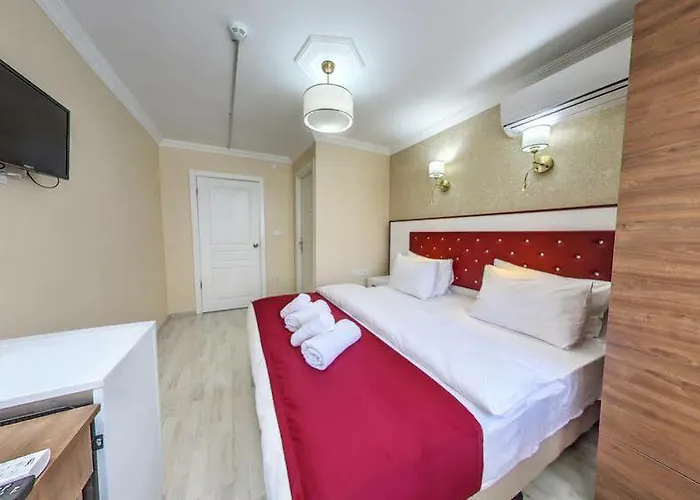 Cihangir Palace 3*