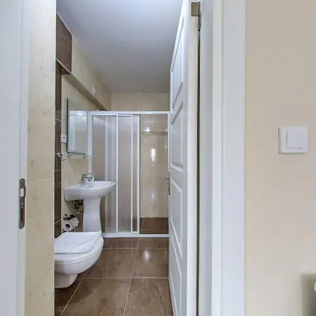 Cihangir Palace 酒店