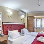 Cihangir Palace 3*