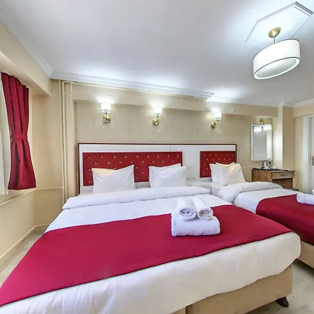 Cihangir Palace מלון 3*