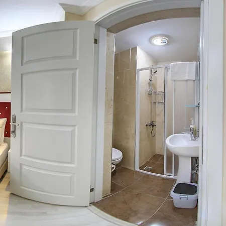 Cihangir Palace מלון 3*